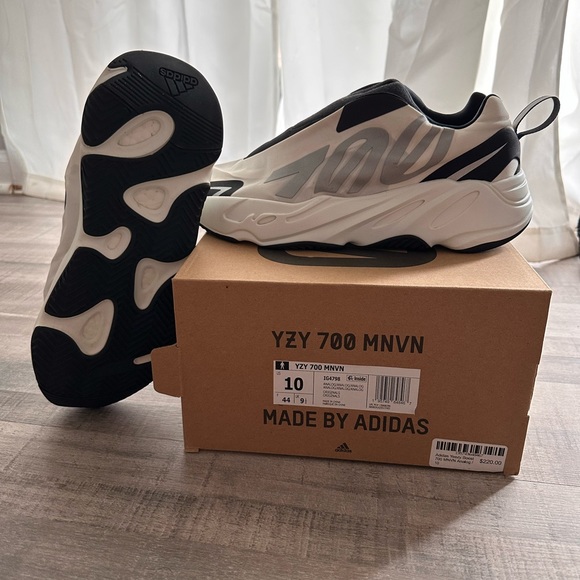700 Mnvn New 700 Yeezy Yeezy Boost 700 MNVN Laceless 'Analog'